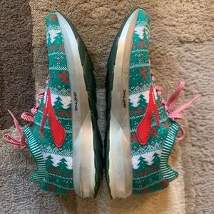 Brooks Limited Edition Levitate 2 Ugly Sweater 10B